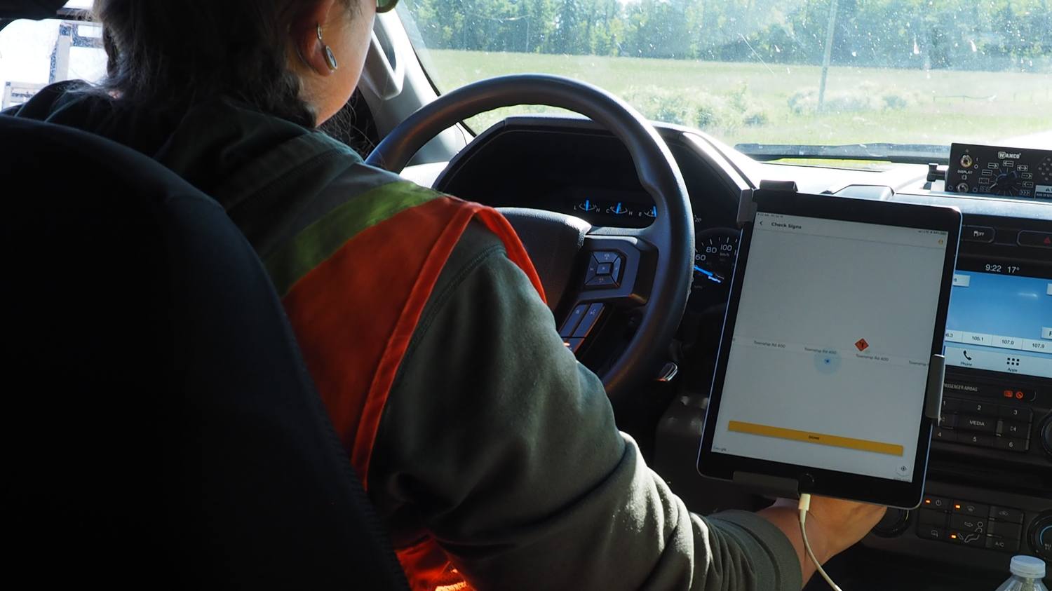 Road crew using SignTracker